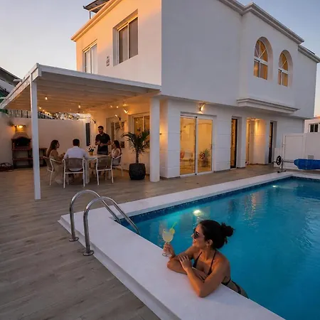 Casa *